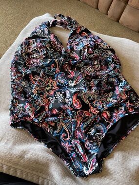 Time & Tru Black Paisley Print One-Piece Swimsuit Size 1X 16W-18W